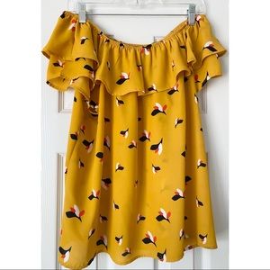 NEVER WORN - Off the Shoulder Top